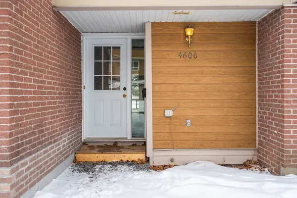 Cyrville - Carson Grove - Pineview, ON K1B 4P9,4606 Carrington PL