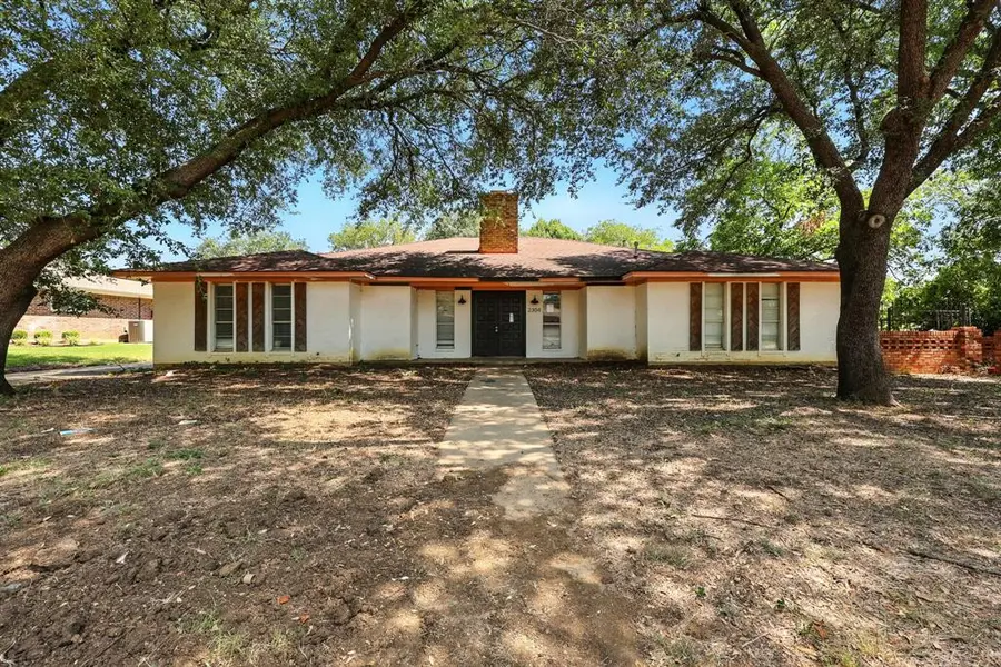 2304 Royal Acres Drive, Denton, TX 76209