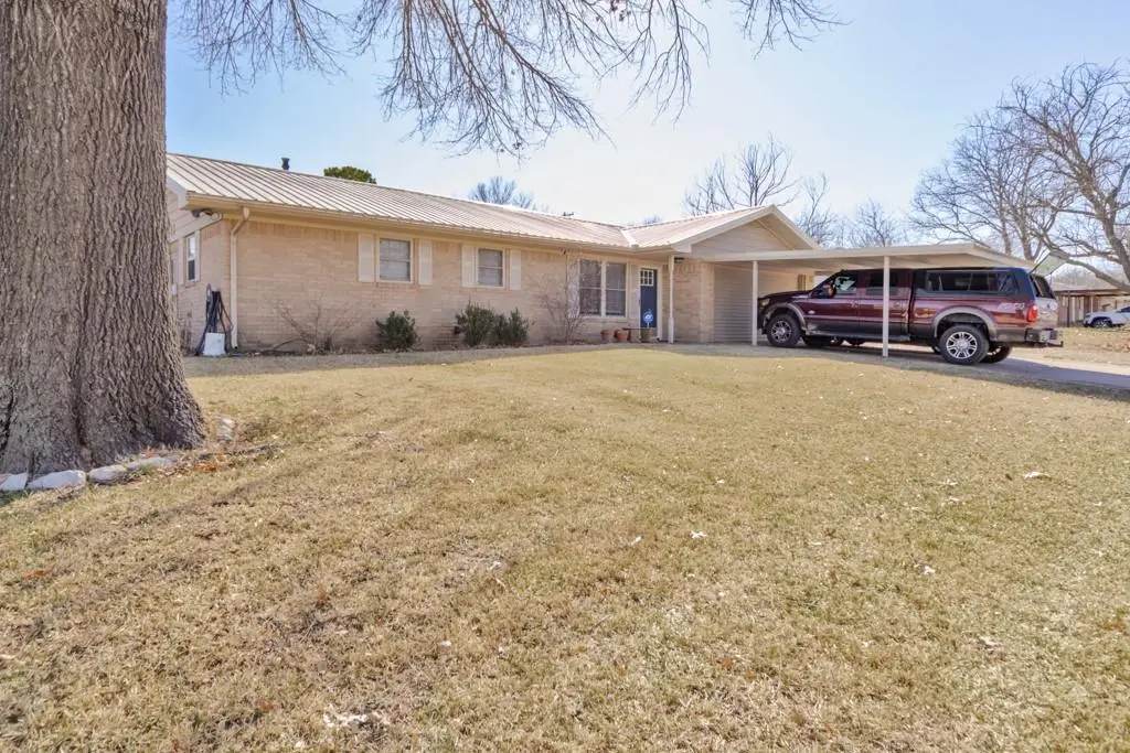 Bowie, TX 76230,513 Patterson Street