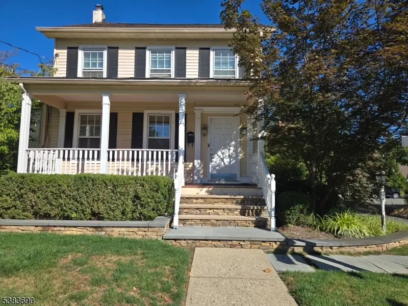 Mendham Boro, NJ 07945,18 E Main St