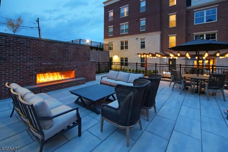 Morristown Town, NJ 07960,30 Court St J 405