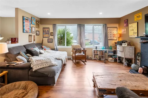 1550 Larch Rd, Ucluelet, BC V0R 3A0