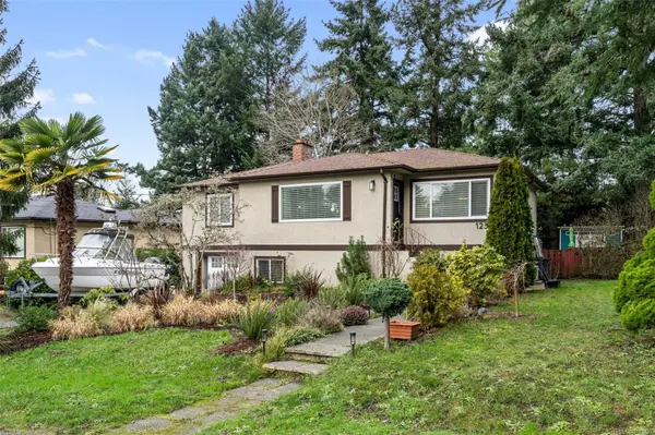 Saanich, BC V8X 3S9,1232 Pearce Cres
