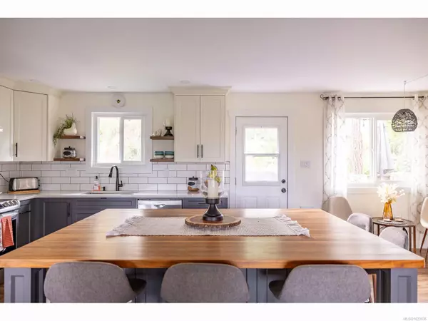 Lantzville, BC V0R 2H0,7485 Fernmar Rd