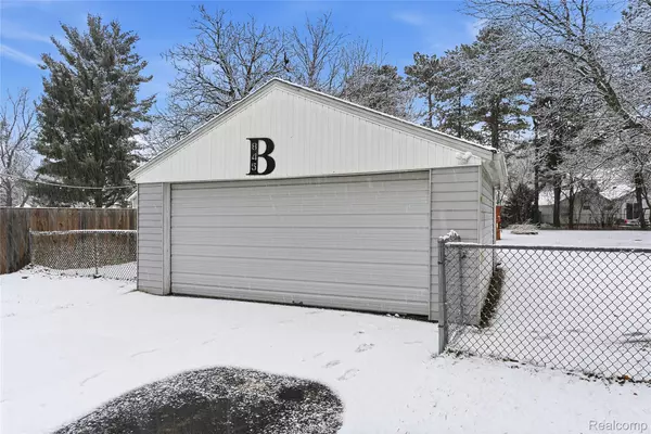 Oxford, MI 48371,845 Olive ST