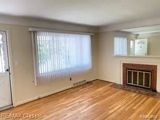 Livonia, MI 48150,9910 Woodring ST