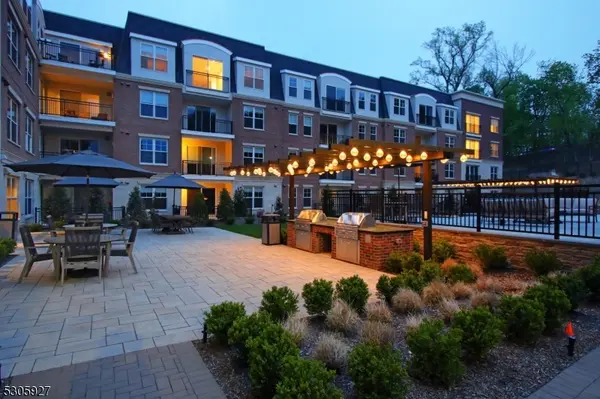 Morristown Town, NJ 07960,30 Court St   J 405