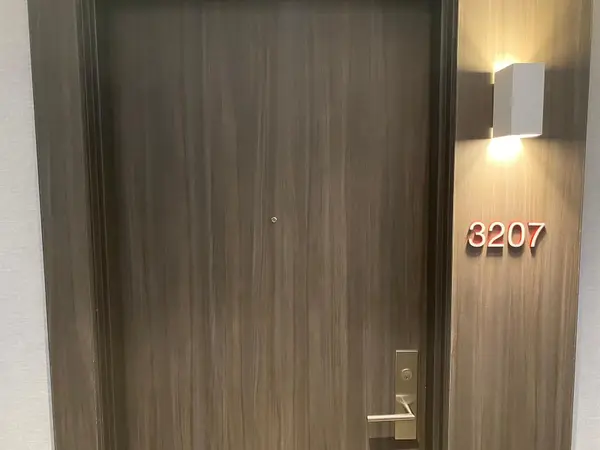 Toronto C10, ON M4P 1R4,185 Roehampton AVE ##3207