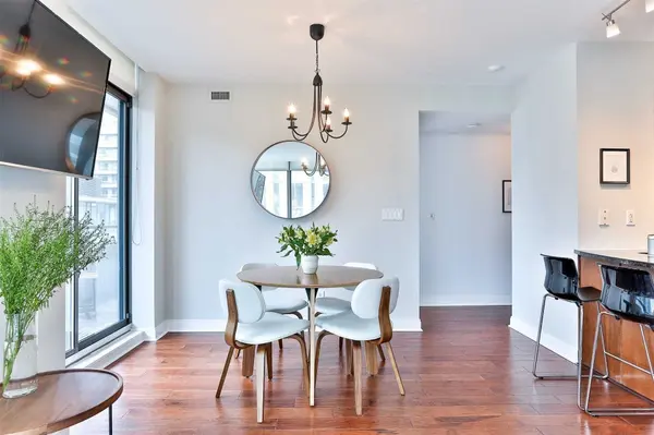 Toronto C02, ON M4W 3Y8,18 Yorkville AVE #705