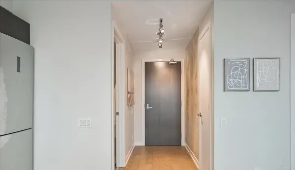 Toronto C01, ON M5V 2H5,11 Charlotte ST #1704