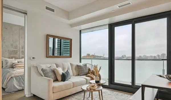 Toronto C01, ON M5V 2H5,11 Charlotte ST #1704