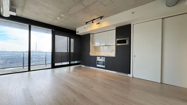 Toronto C08, ON M5A 0M4,170 Bayview AVE #817