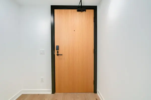 Toronto C01, ON M6H 2C2,897 College ST W #411