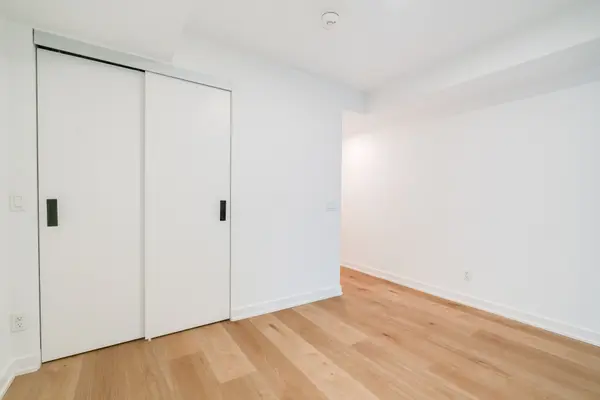 Toronto C01, ON M6H 2C2,897 College ST W #411