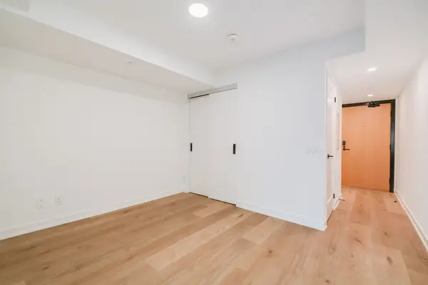 Toronto C01, ON M6H 2C2,897 College ST W #411