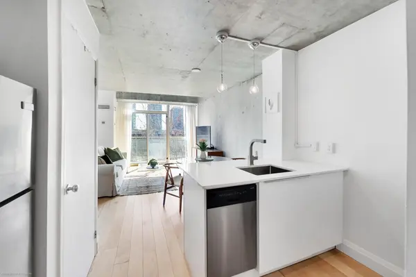 Toronto C01, ON M6K 3L9,954 King ST #511