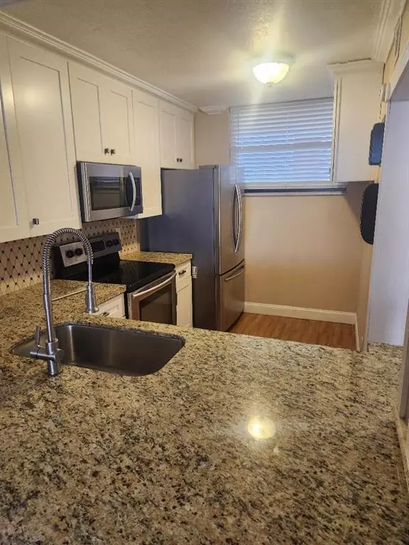 Oakland Park, FL 33309,114 Lake Emerald Dr #305