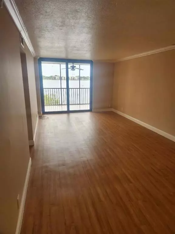 Oakland Park, FL 33309,114 Lake Emerald Dr #305