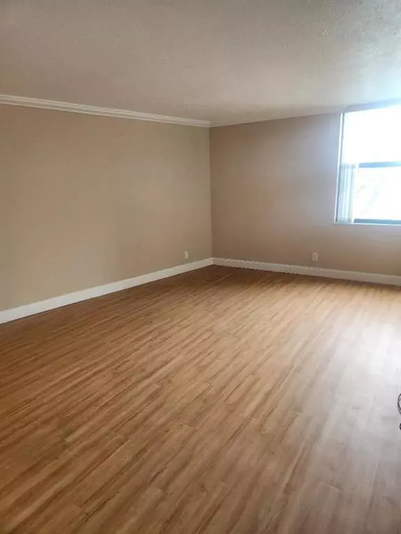 Oakland Park, FL 33309,114 Lake Emerald Dr #305