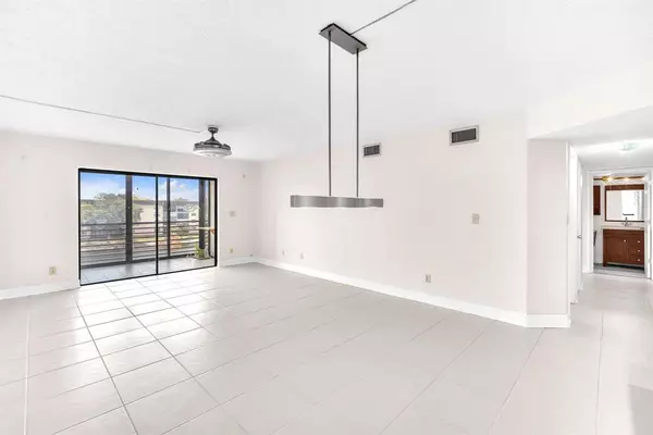 Tamarac, FL 33319,4930 E Sabal Palm Blvd #414