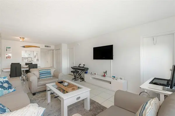 Weston, FL 33326,100 Lakeview Dr #206