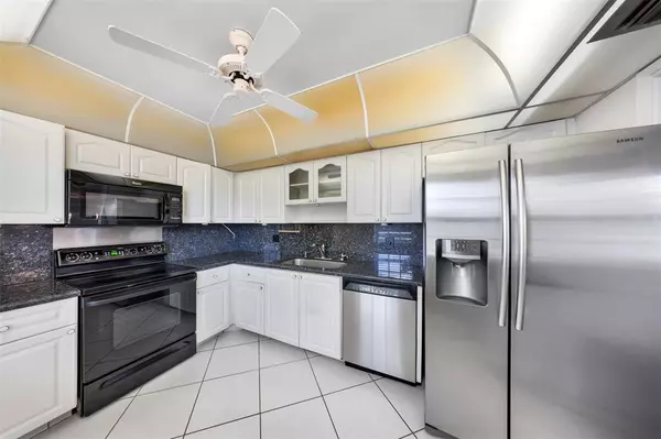 Pompano Beach, FL 33069,3850 Oaks Clubhouse Dr #409