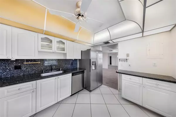 Pompano Beach, FL 33069,3850 Oaks Clubhouse Dr #409