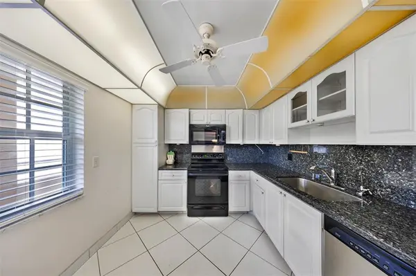 Pompano Beach, FL 33069,3850 Oaks Clubhouse Dr #409