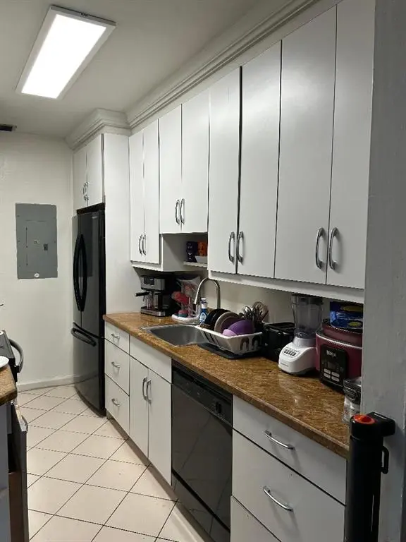 North Miami Beach, FL 33162,1960 NE 173rd st