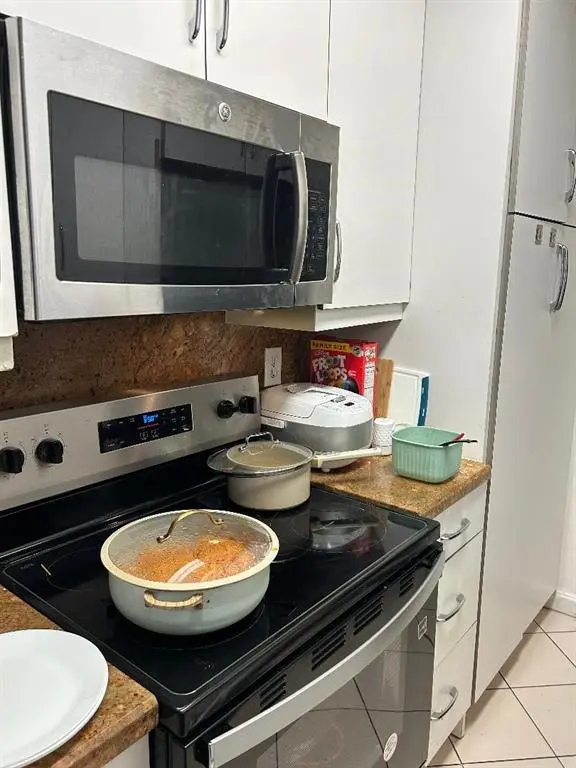 North Miami Beach, FL 33162,1960 NE 173rd st