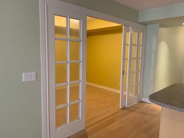 Toronto W08, ON M9B 1A6,5233 Dundas ST W #1723