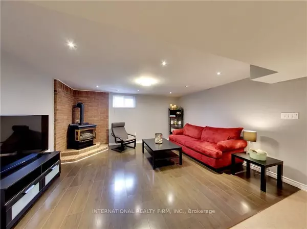 Hamilton, ON L8E 4M8,5 Regis CT #Basement