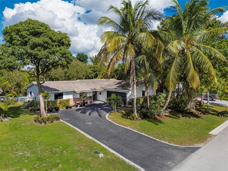 7509 NW 40th Pl, Coral Springs, FL 33065