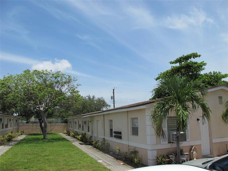 Hallandale Beach, FL 33009