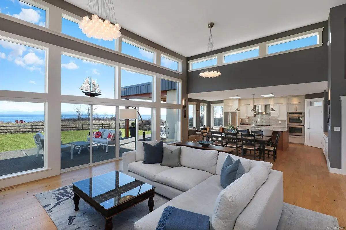 Comox, BC V9M 3T4,300 Connemara Rd