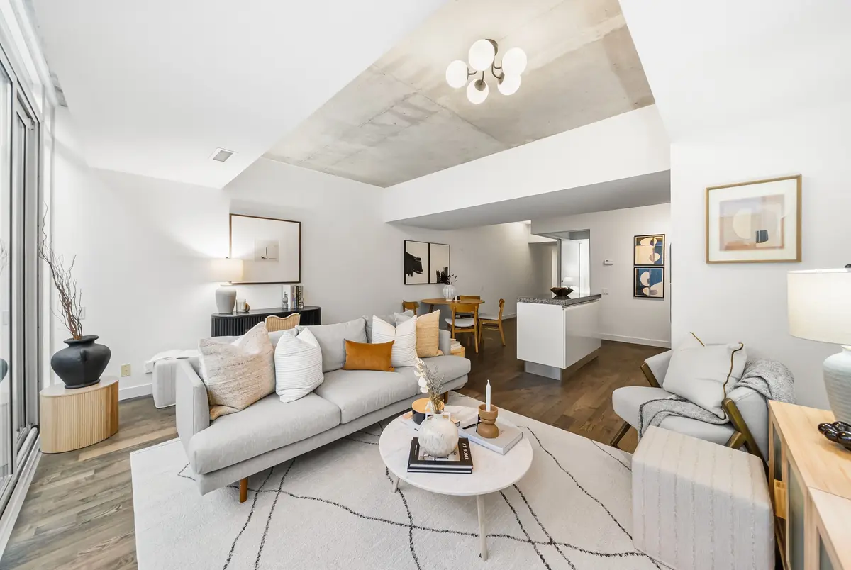 Toronto C01, ON M5V 2M9,75 Portland ST #104