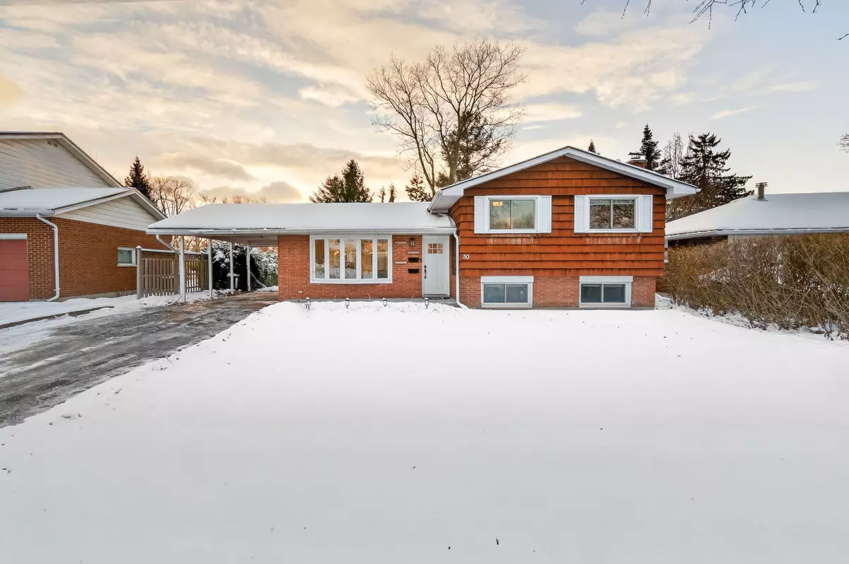 Kingston, ON K7M 2A4,30 Queen Mary RD