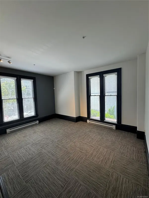 Victoria, BC V8V 3K8,1124 Fort St #201