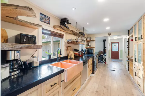 Qualicum Beach, BC V9K 2G9,3872 Island Hwy W