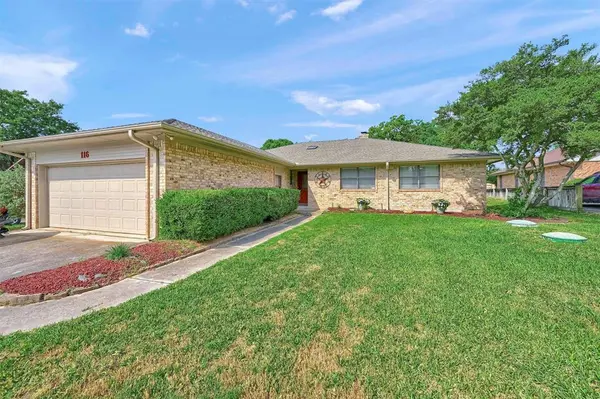 116 Modoc Trail,  Lake Kiowa,  TX 76240