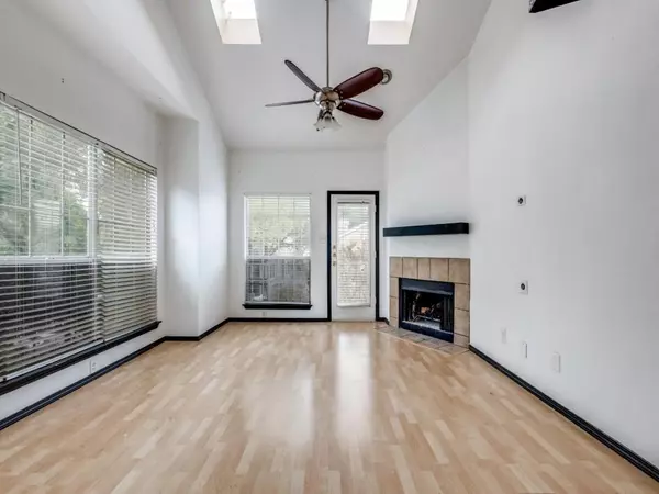 Dallas, TX 75214,7151 Gaston Avenue #902