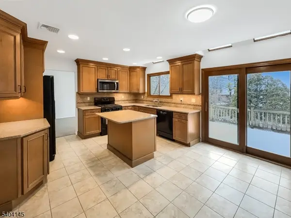 16 Knob Hill Rd, Washington Twp., NJ 07840