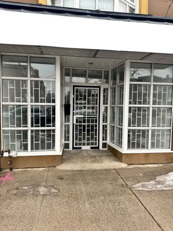 Toronto E02, ON M4C 1K2,2159 Danforth AVE