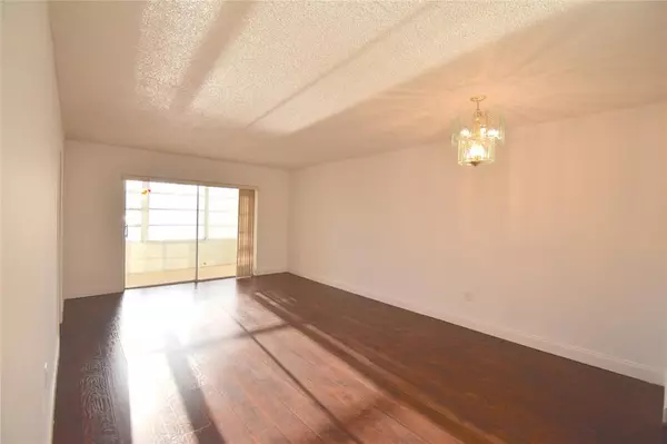 Sunrise, FL 33322,3051 Sunrise Lakes Dr #311