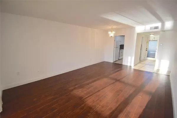 Sunrise, FL 33322,3051 Sunrise Lakes Dr #311