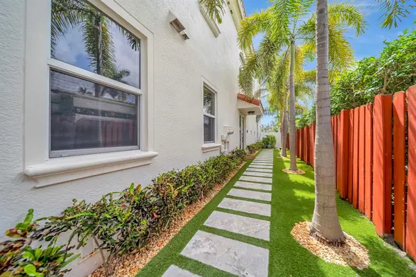 Fort Lauderdale, FL 33304,1368 Bayview Drive