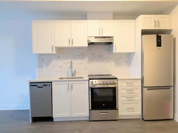 Newmarket, ON L3Y 0J2,715 Davis DR #1007