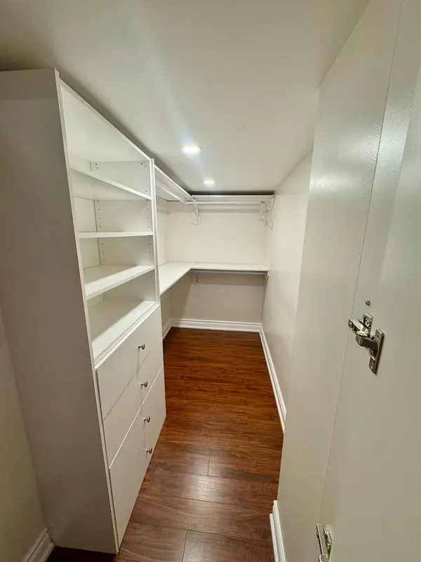 Richmond Hill, ON L4E 0T3,62 Lowther AVE #Basement( Bachelor )