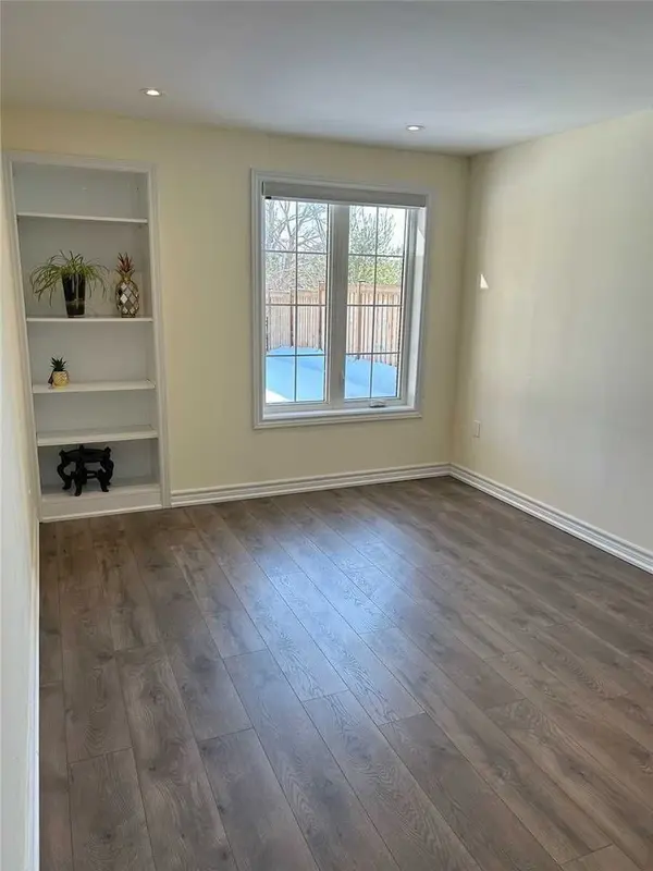 Aurora, ON L4G 0V4,49 Roy Harper AVE #basement