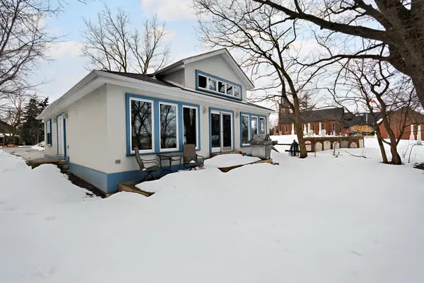 Mississauga, ON L5M 1L9,307B Queen ST S